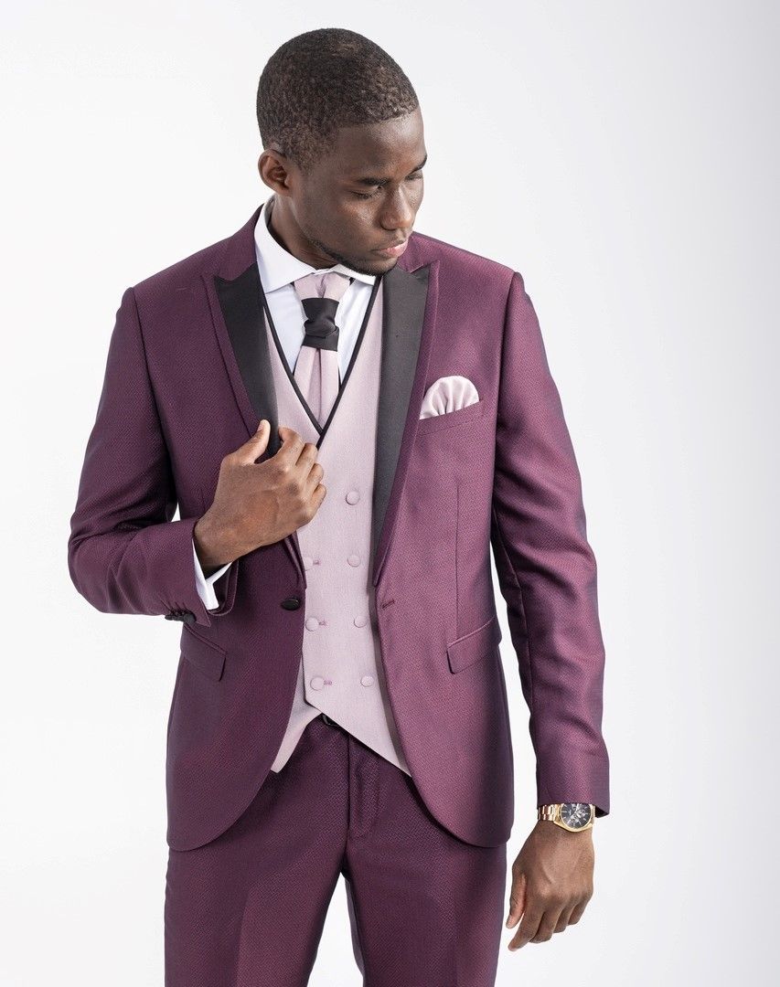 Traje completo burdeos 395 €