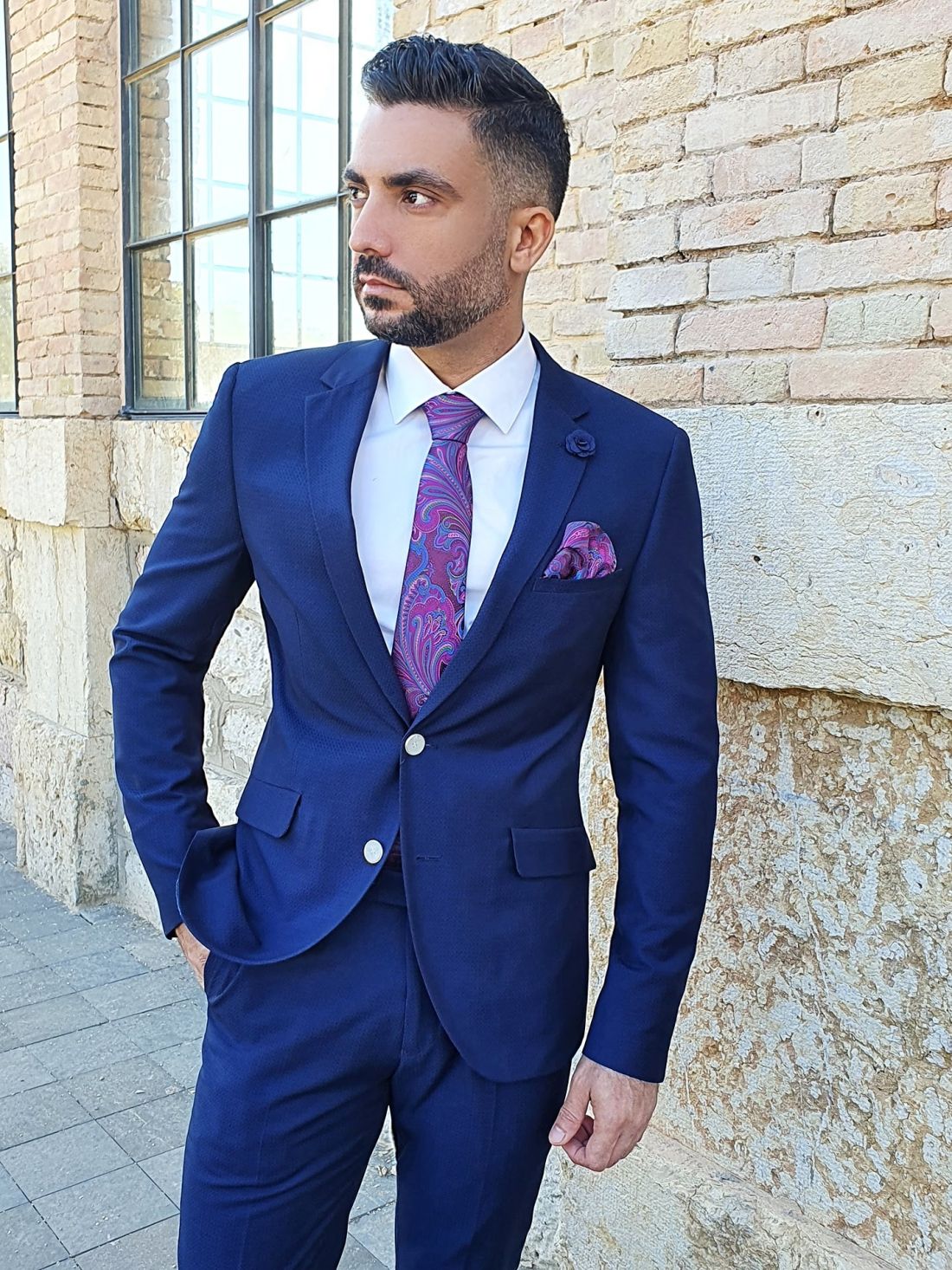 Traje azul marino invitado