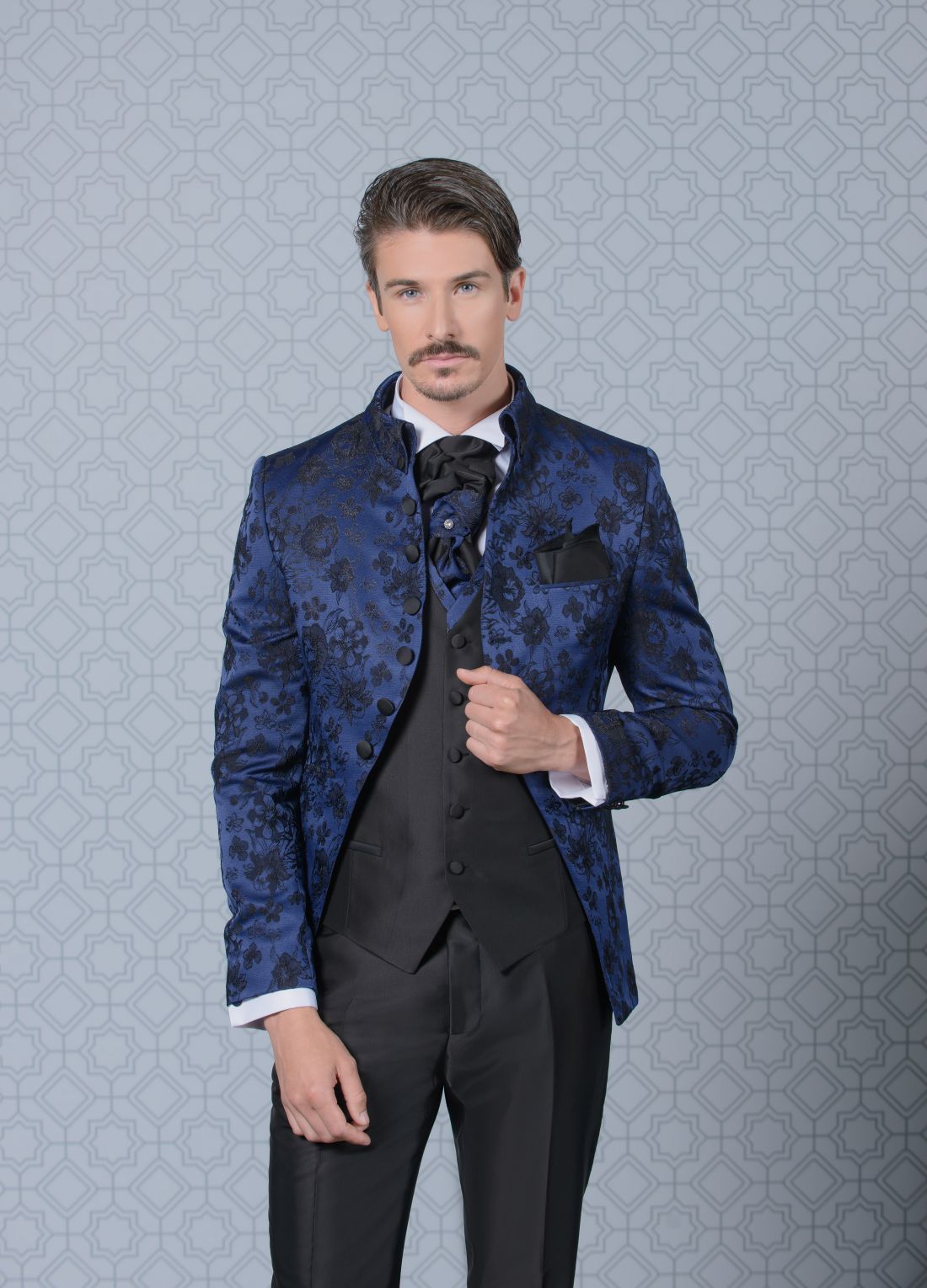 Trajes de novio estilo barroco 2021