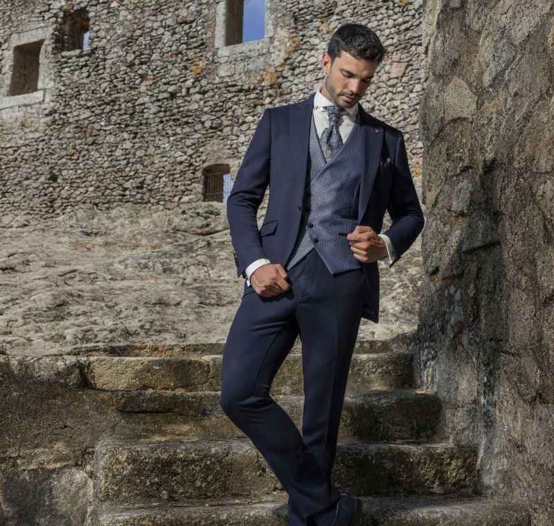 Traje azul marino novio o padrino