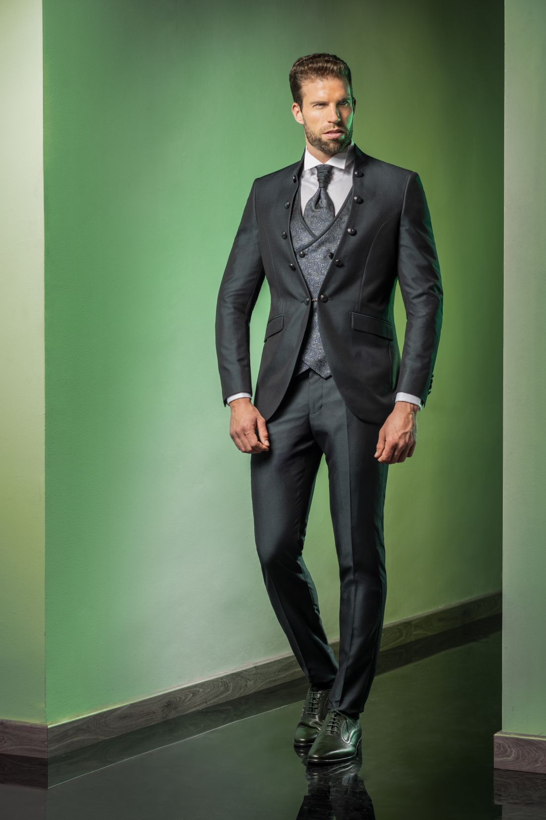 Giovanni Ricci Ceremonia 2025    Traje verde cuello mao