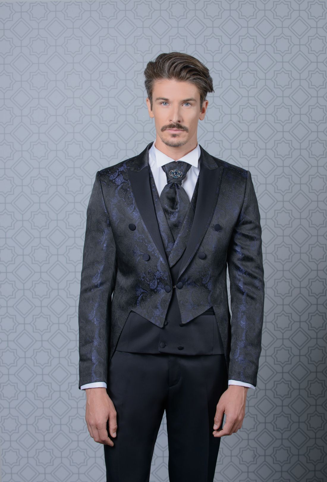 Trajes de novio estilo barroco 2021