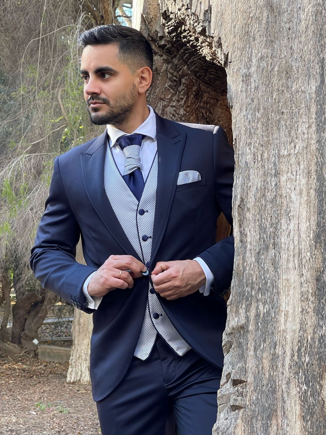 Traje azul marino novio o padrino