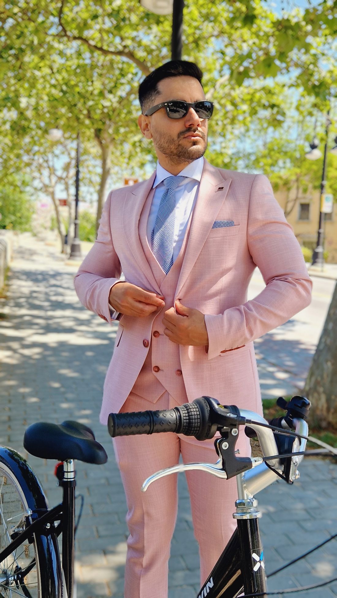 Traje rosa graduación o invitado