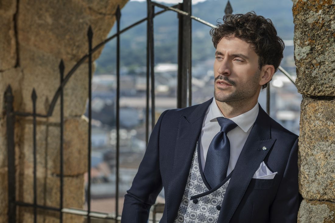 Traje azul marino novio o padrino