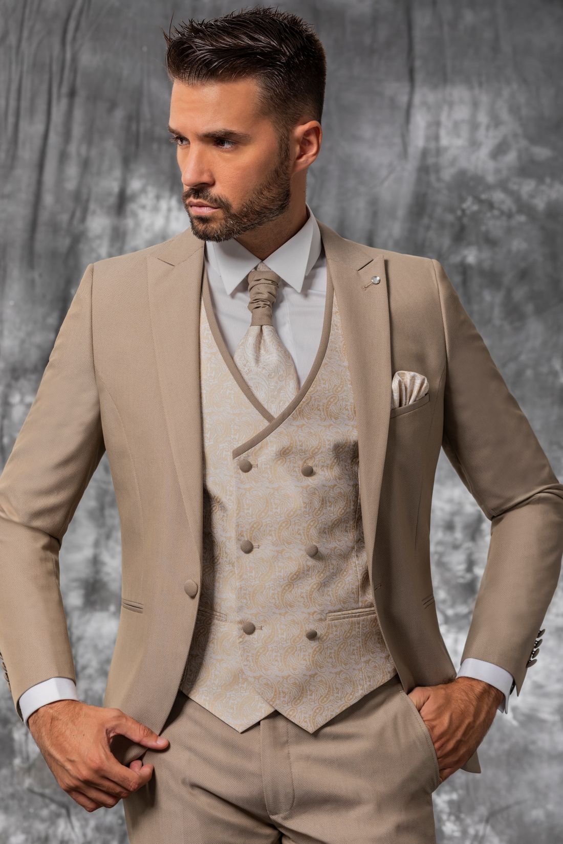 Trajes padrino de boda 2024