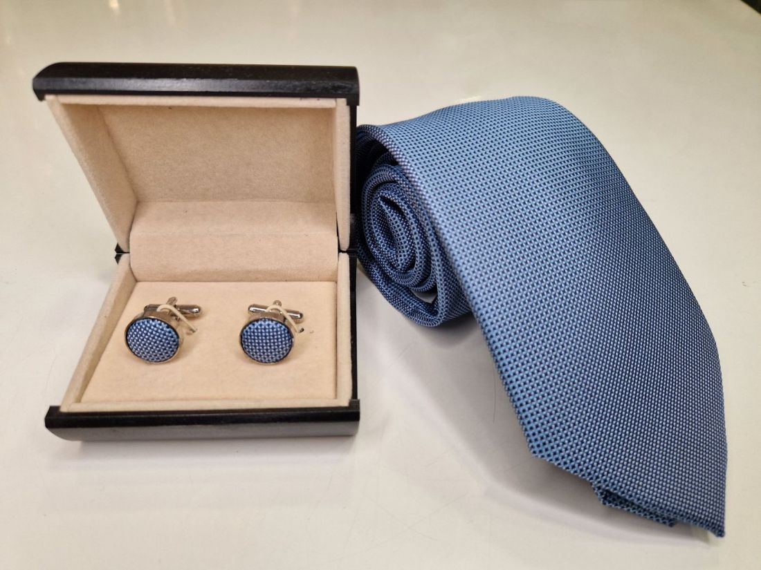 Gemelos con corbata a juego