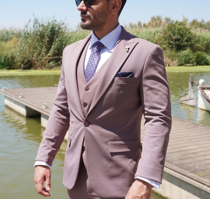 Traje rosa tres piezas chaleco