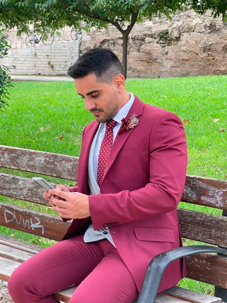 Traje burdeos tres piezas con chaleco