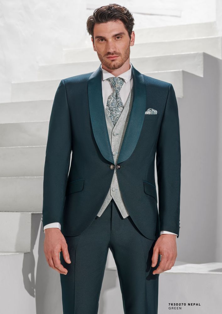 Traje novio entallado verde