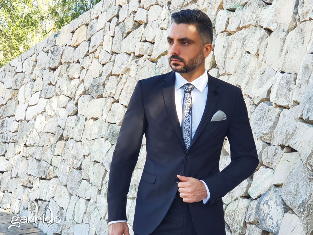 Traje de hombre negro slim