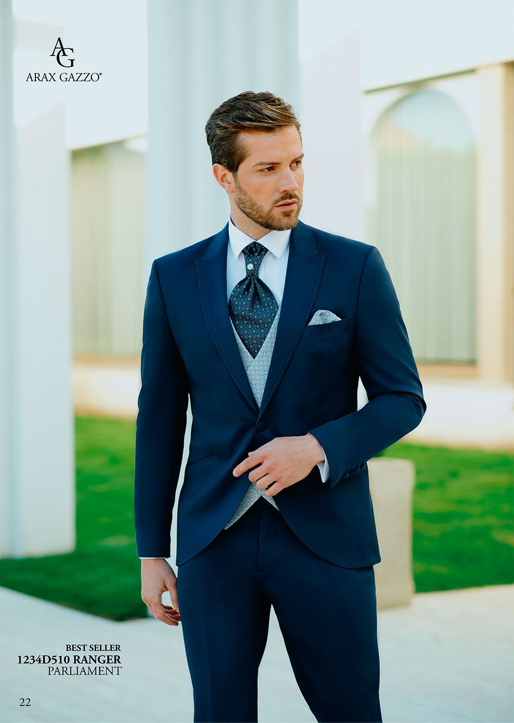 Traje de novio azul noche
