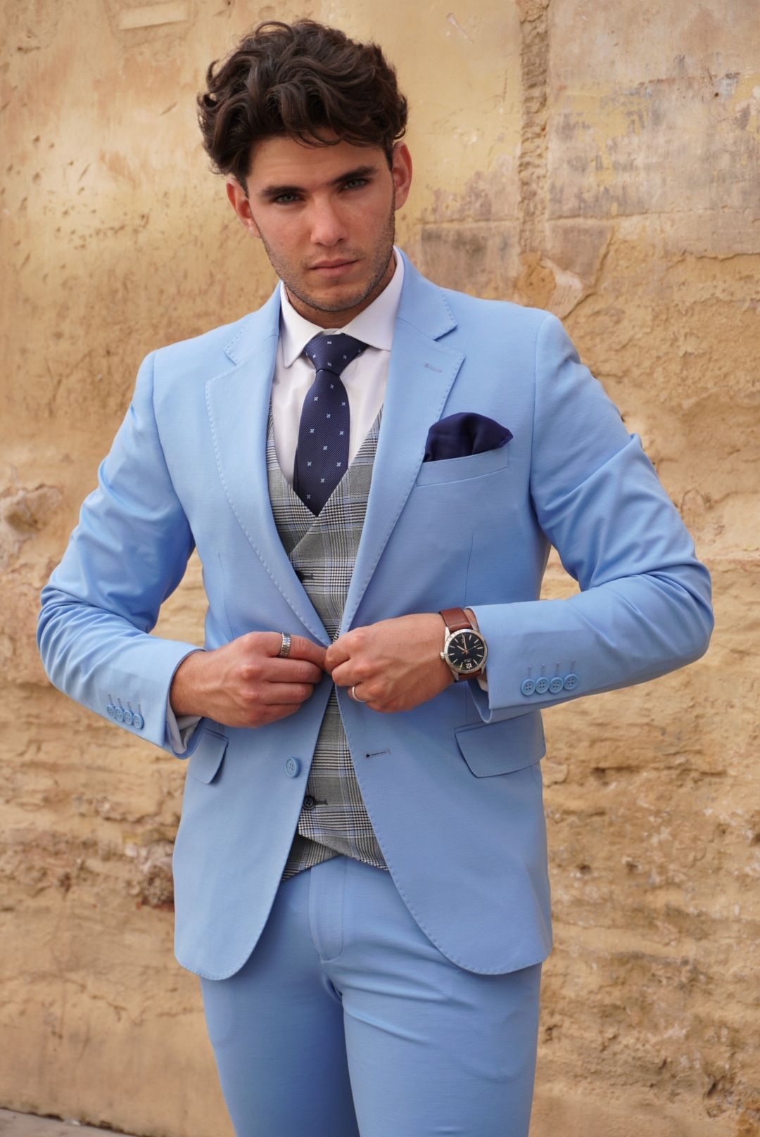 Traje de festero celeste, chaleco y corbata