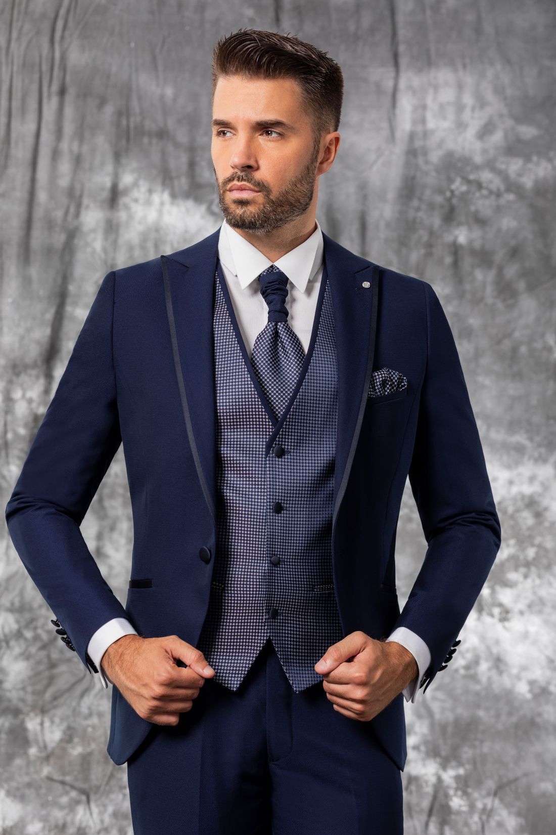 Trajes padrino de boda 2024