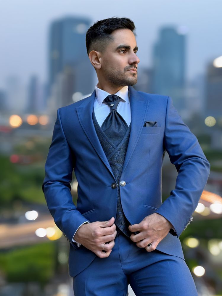 Traje novio entallado