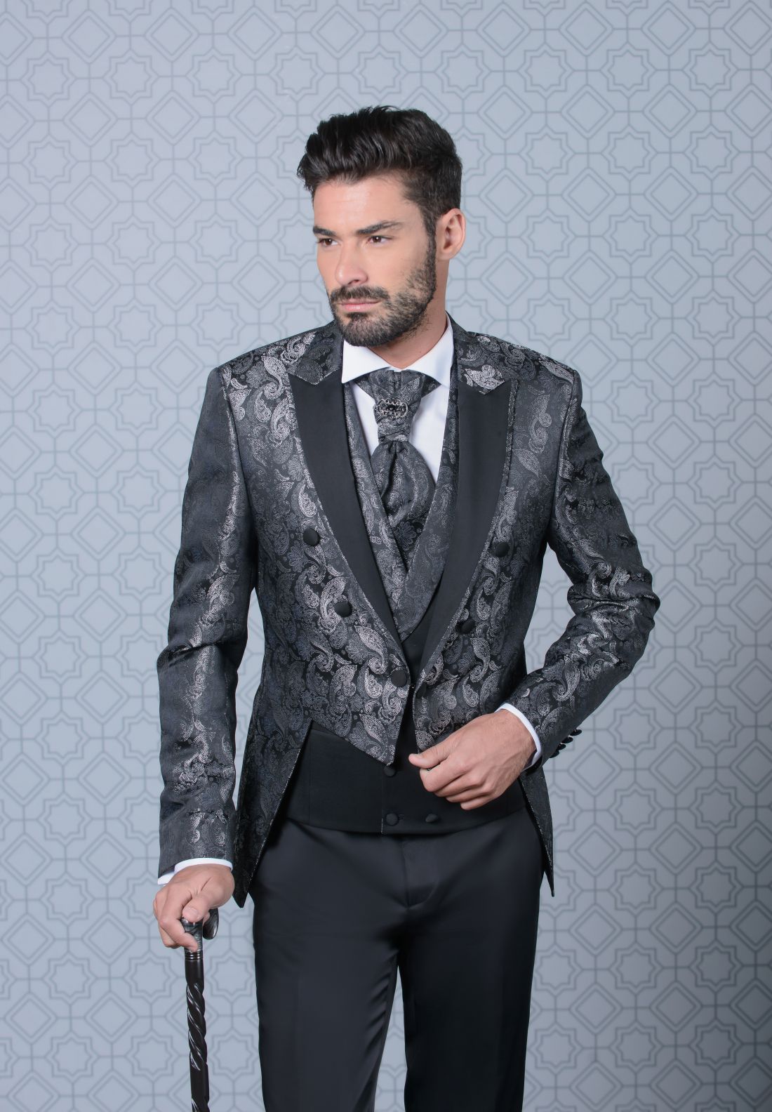 Trajes de novio barrocos en Valencia Garrido Ceremonia