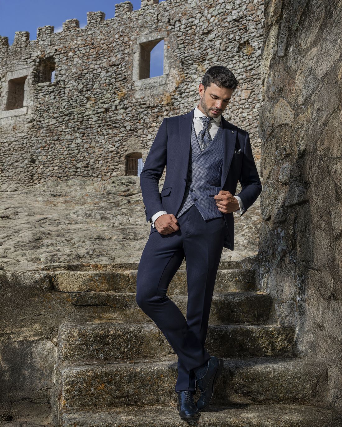 Traje azul marino novio o padrino