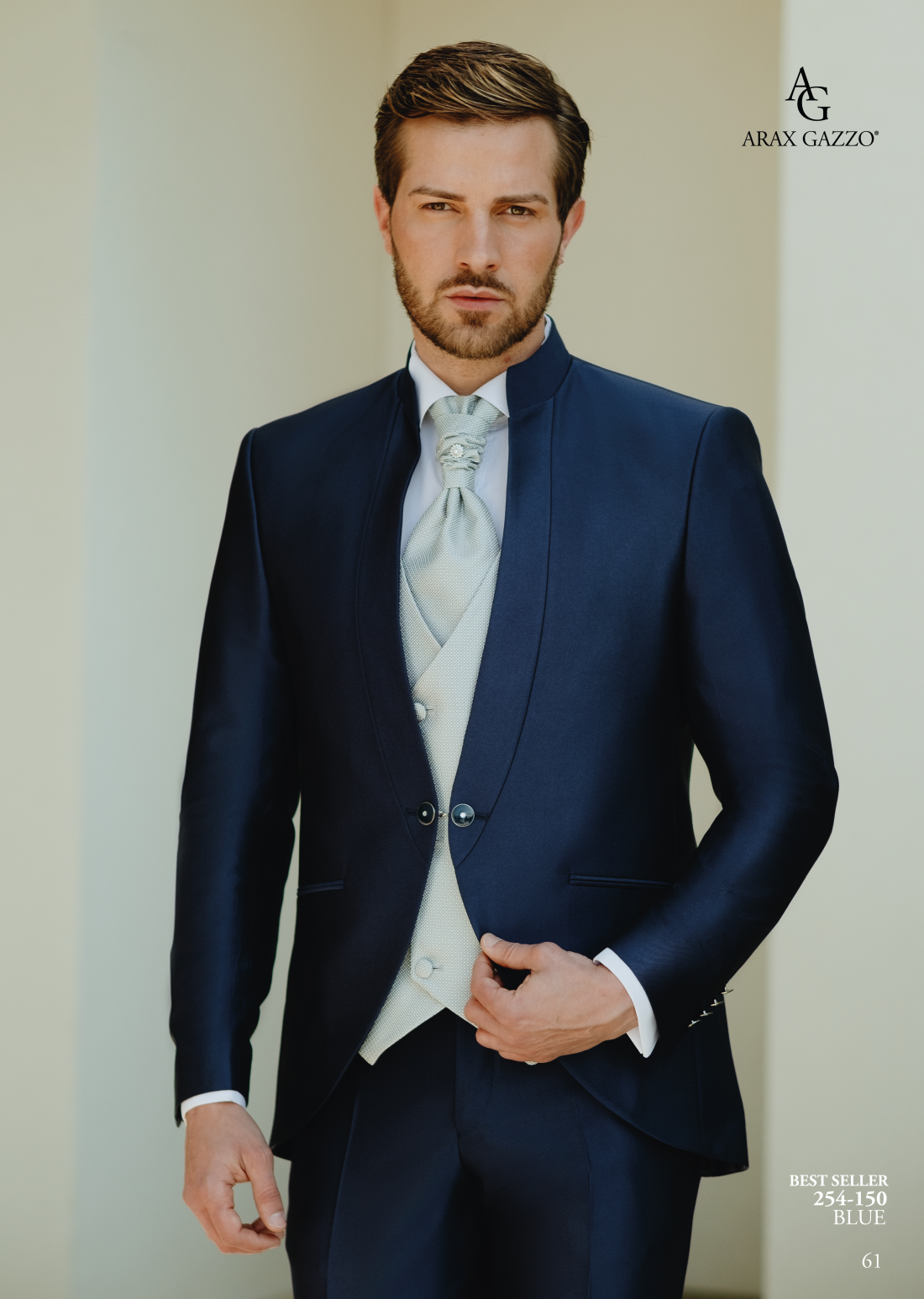 Traje de novio azul noche