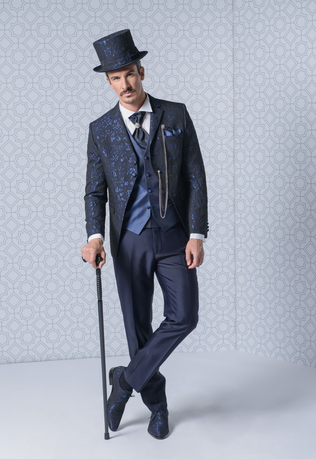 Trajes de novio estilo barroco 2021