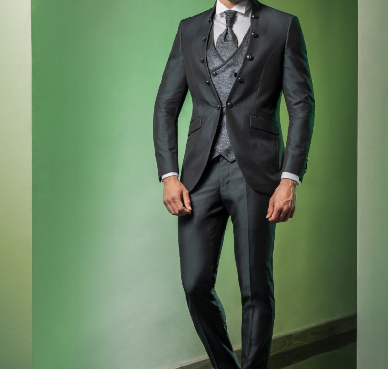 Giovanni Ricci Ceremonia 2025    Traje verde cuello mao
