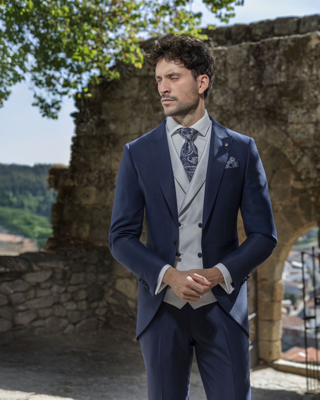 Traje azul marino novio o padrino