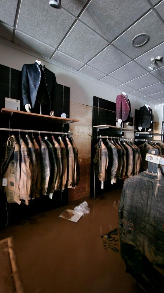 Interior de la tienda destruida por la DANA