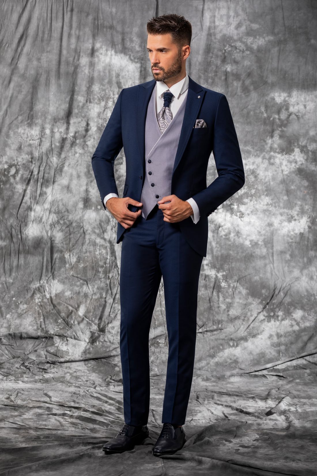 Trajes padrino de boda 2024