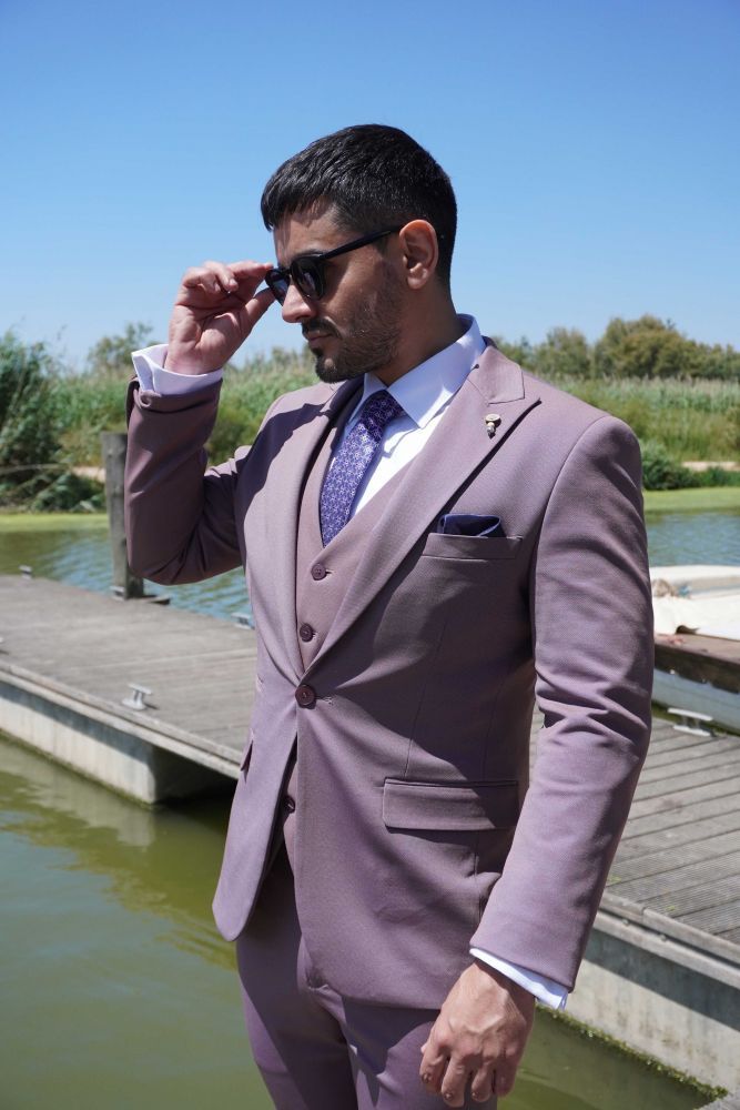 Traje rosa tres piezas chaleco