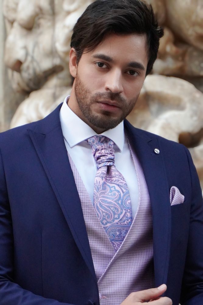 Traje entallado con chaleco