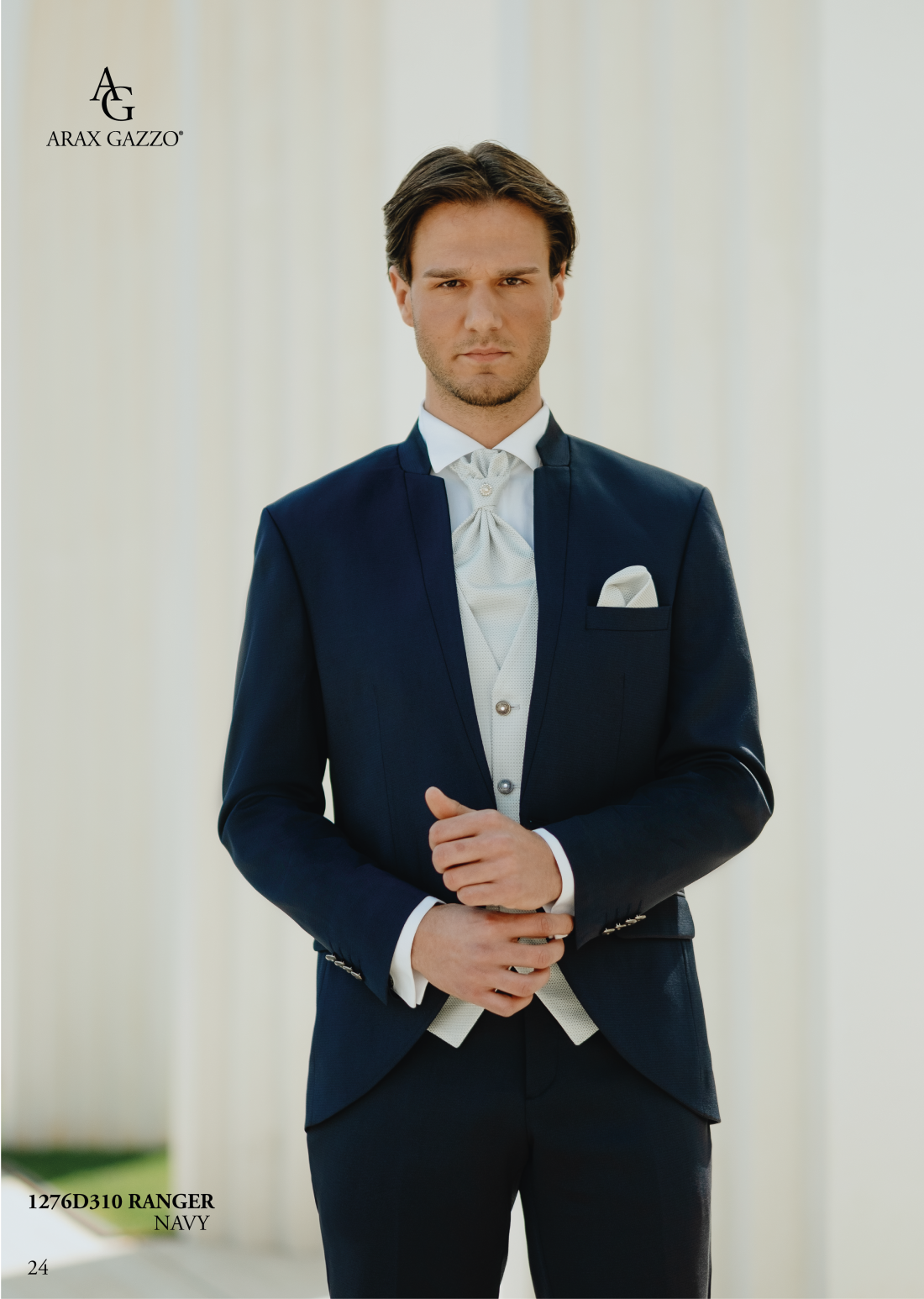 Traje de novio azul noche