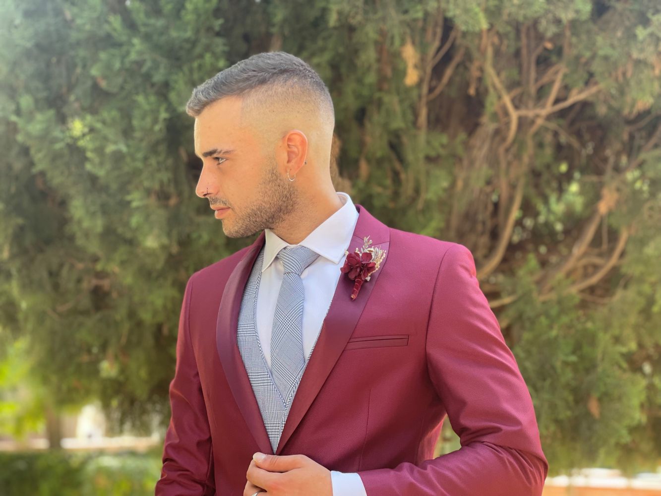 Traje novio rojo deals